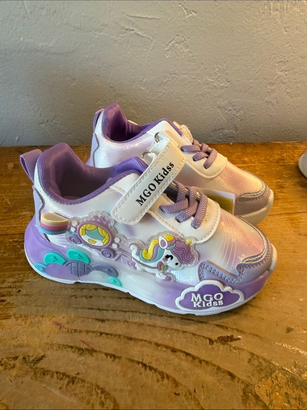 Girls light up unicorn sneakers. New Sz 38 US 11 New